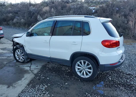 2017 Volkswagen Tiguan Wolfsburg z USA, uszkodzony, nr VIN WVGRV7AX0HK006535